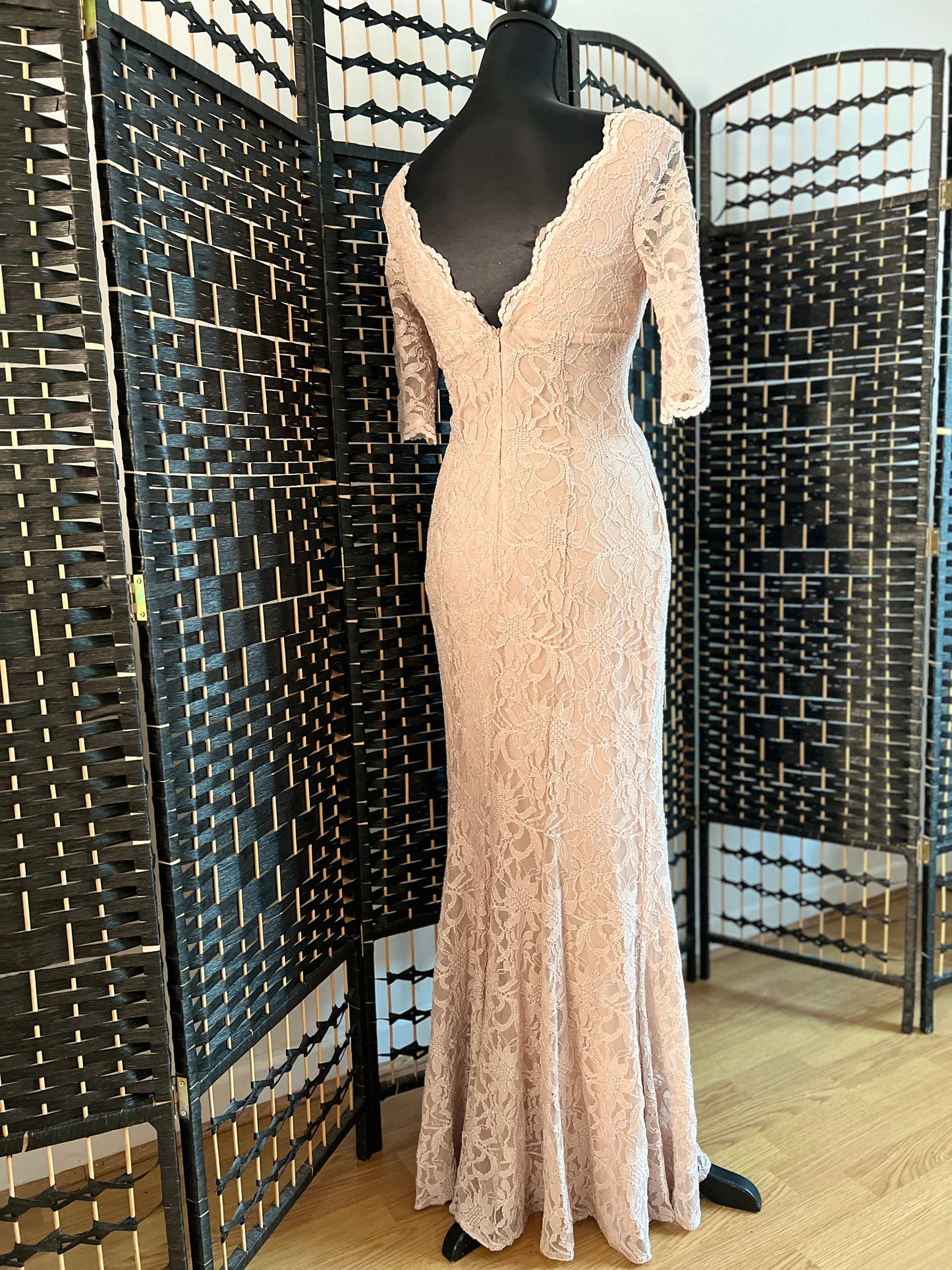 Long Gown Beige/Shimmer/Lace Evening Party Dress Pre-owned Used once Size S/M