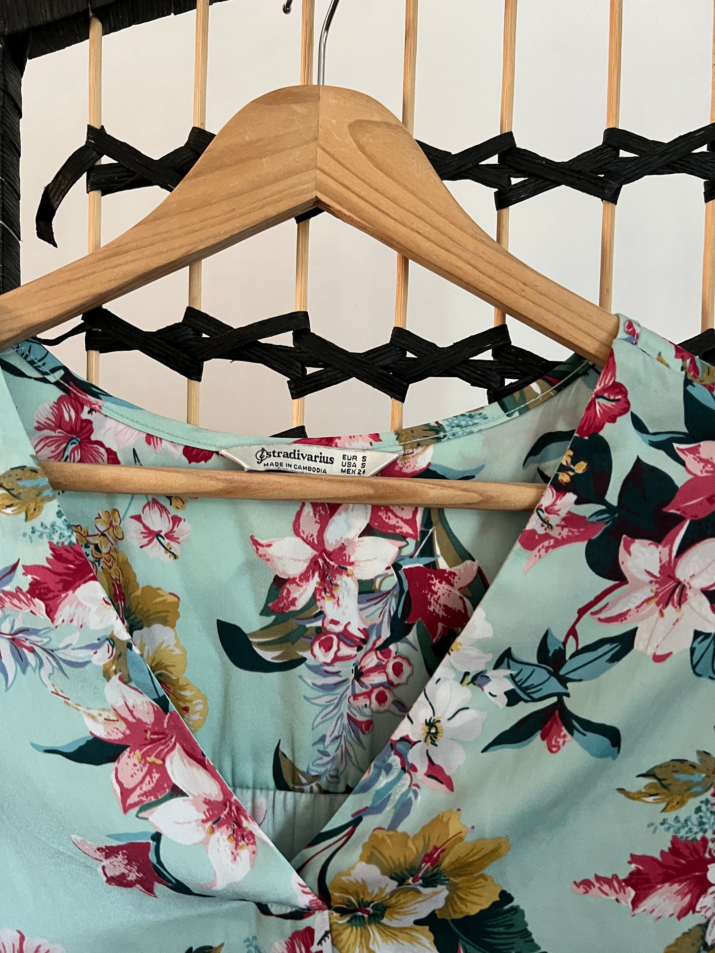 Stradivarius Mint Green Floral Blouse Pre-owned Size M