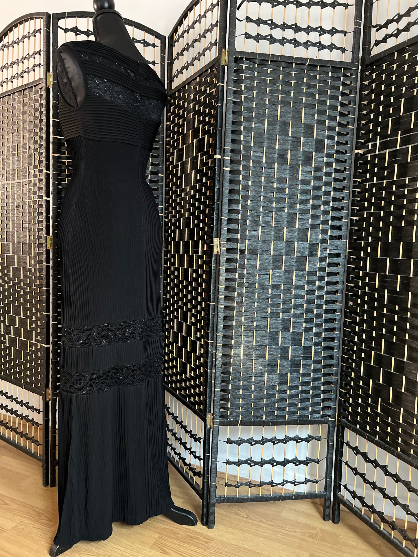 Andrew Marc Long Black Cotton Pleated Dress High Quality Used Once Size S/M/One Size Stretchable