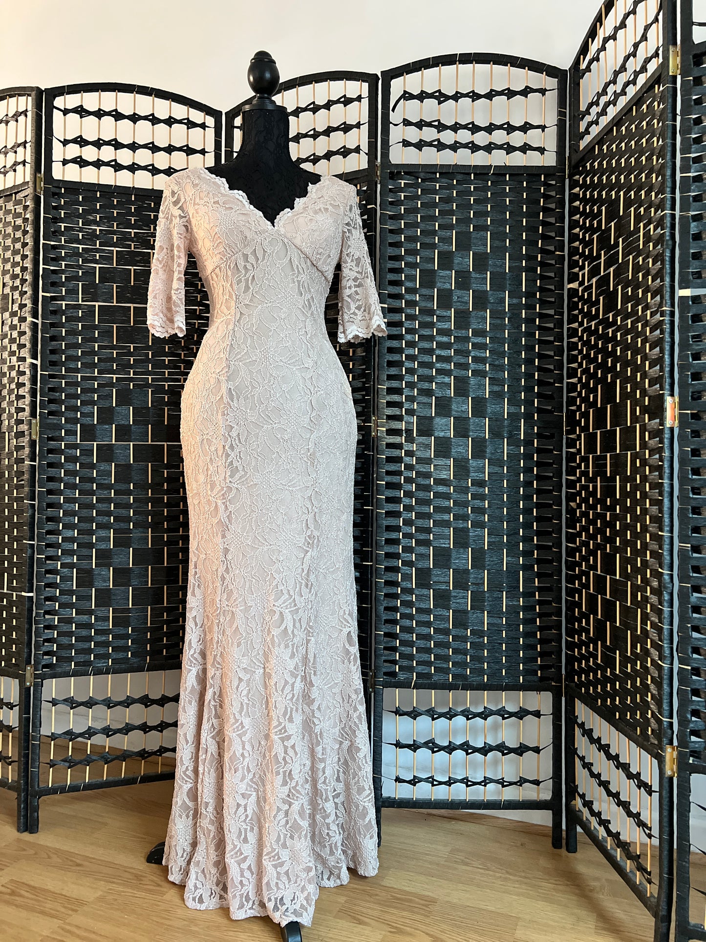 Long Gown Beige/Shimmer/Lace Evening Party Dress Pre-owned Used once Size S/M