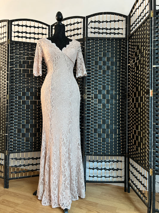 Long Gown Beige/Shimmer/Lace Evening Party Dress Pre-owned Used once Size S/M