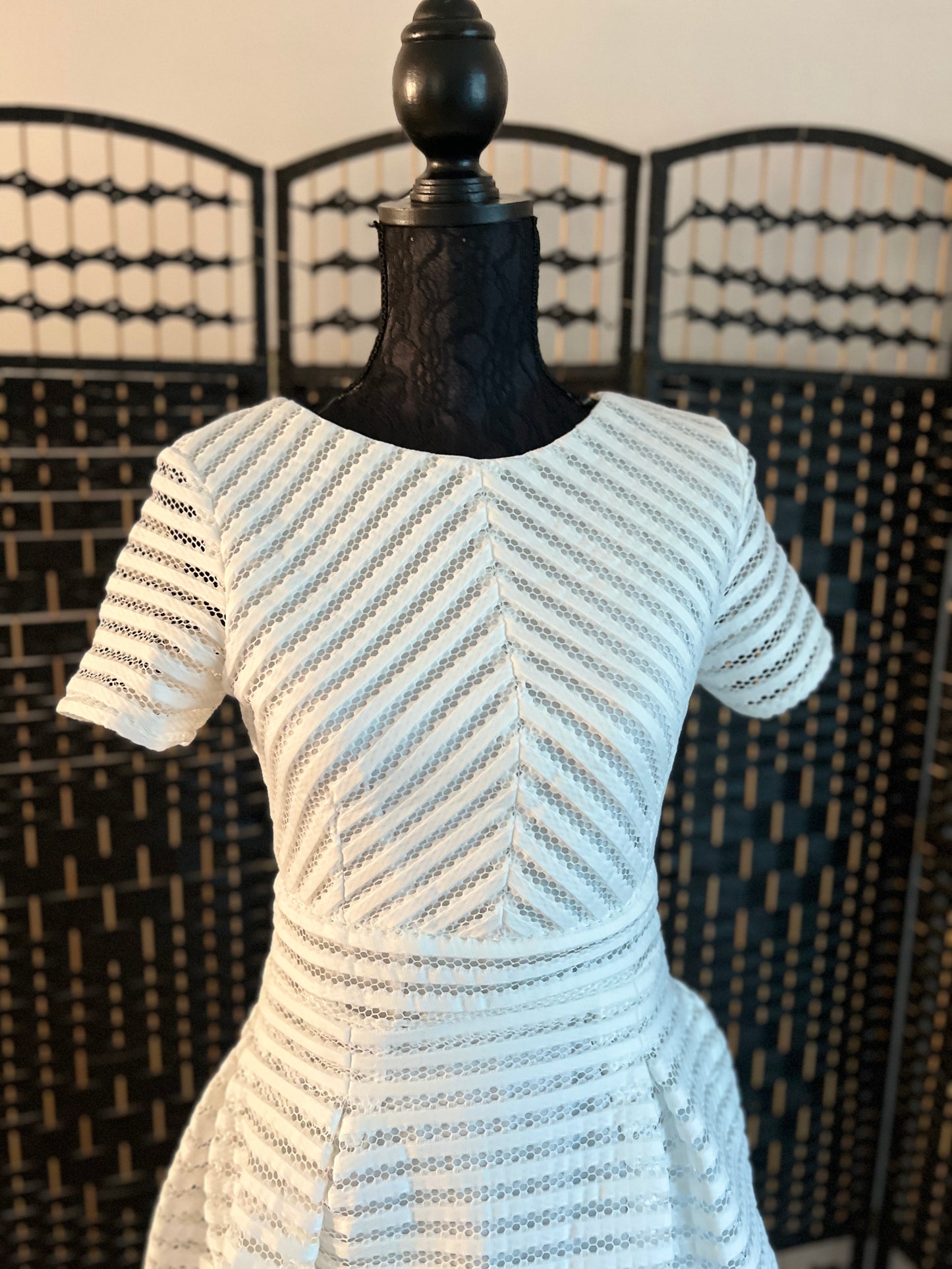 Boohoo White Dress Midi Pre-owned, used once Size S