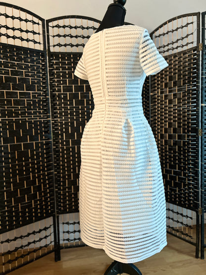 Boohoo White Dress Midi Pre-owned, used once Size S