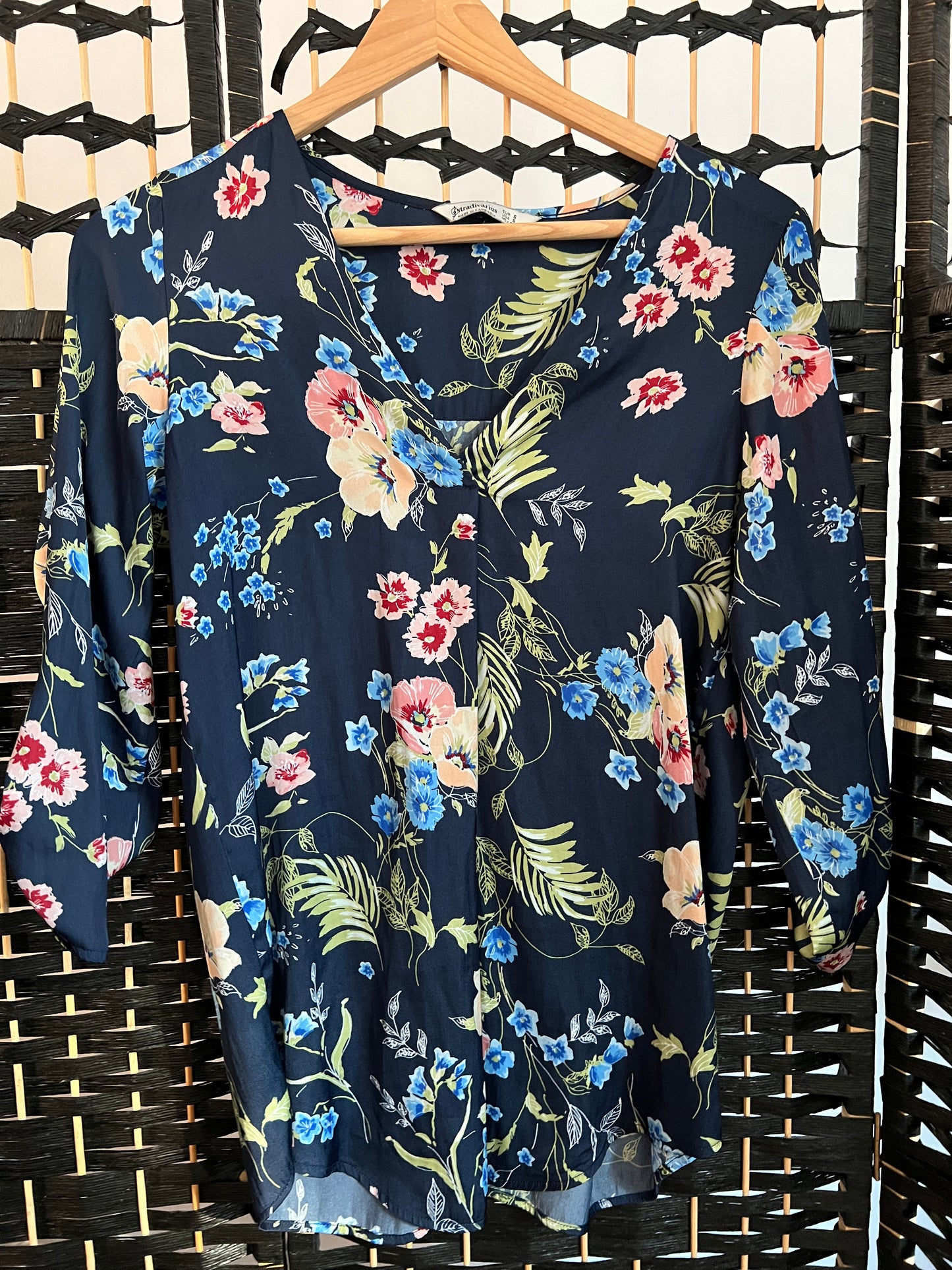 Stradivarius Navy  Blue Floral Blouse Pre-owned Size M
