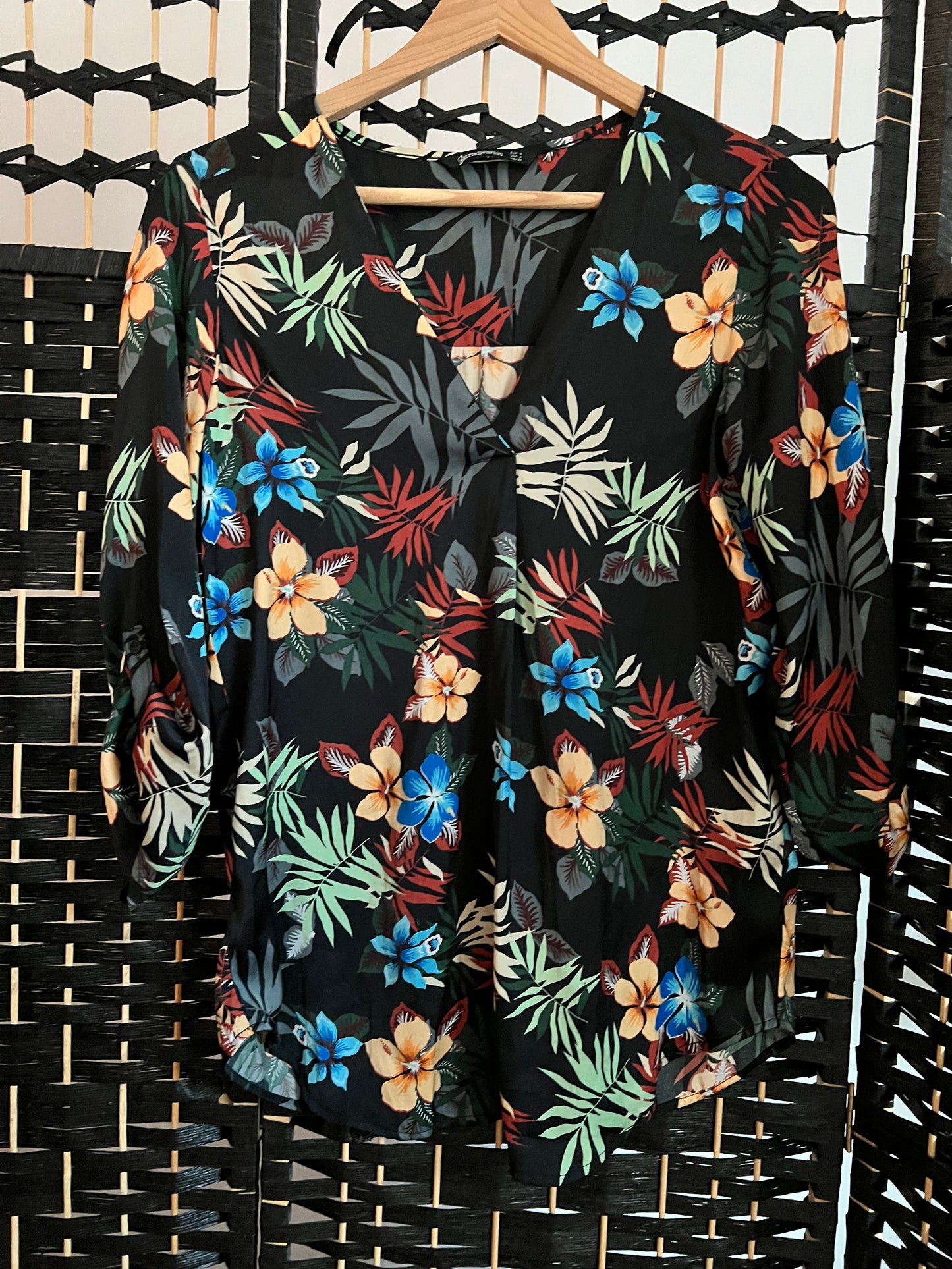 Stradivarius Tropical Pattern Blouse Pre-owned Size S