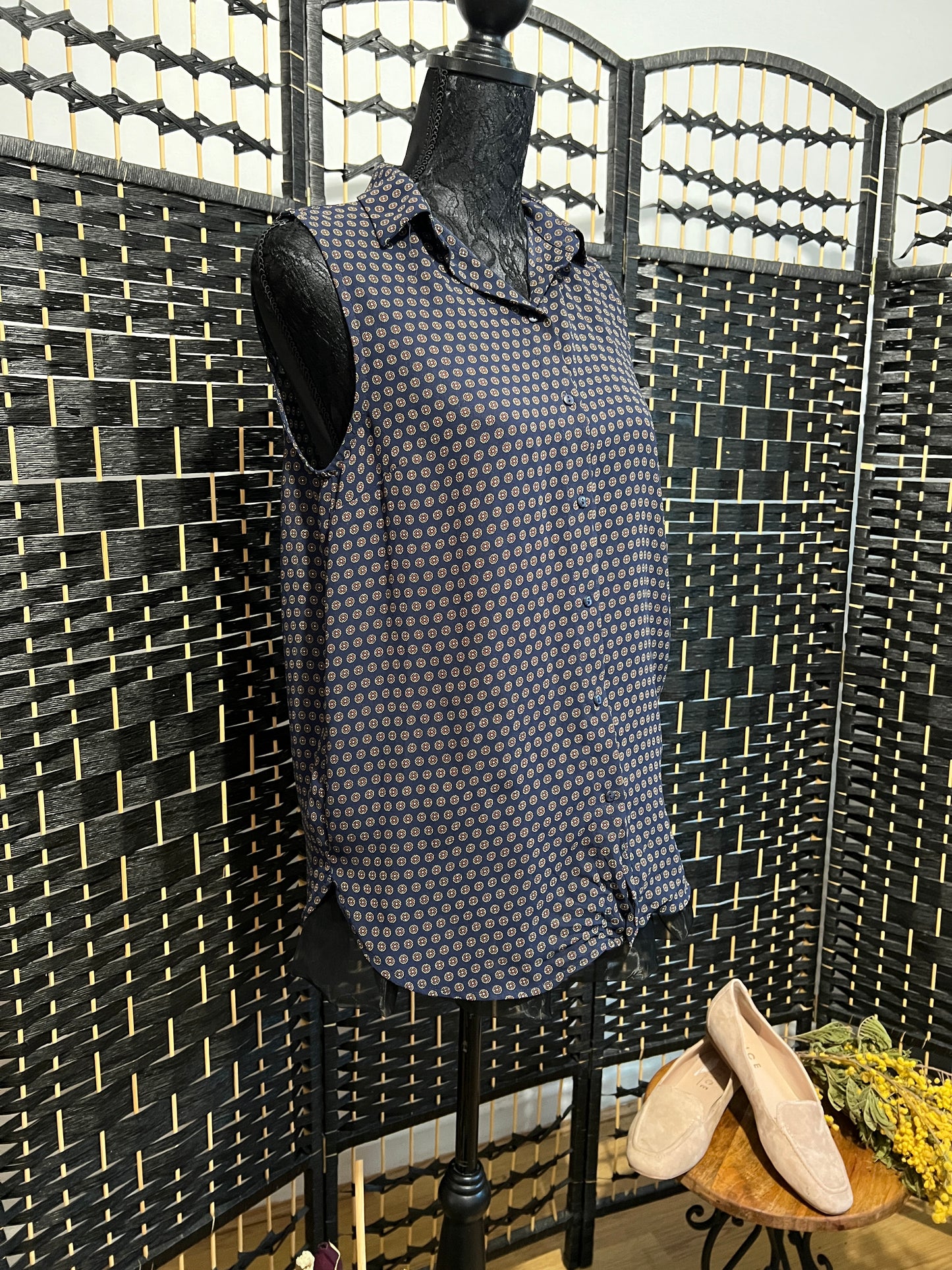 H&M Blue Dotted Pattern Sleeveless Blouse Pre-owned Size S