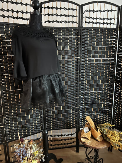H&M Black Party Blouse Beautiful Shoulder Detail Used once Size S
