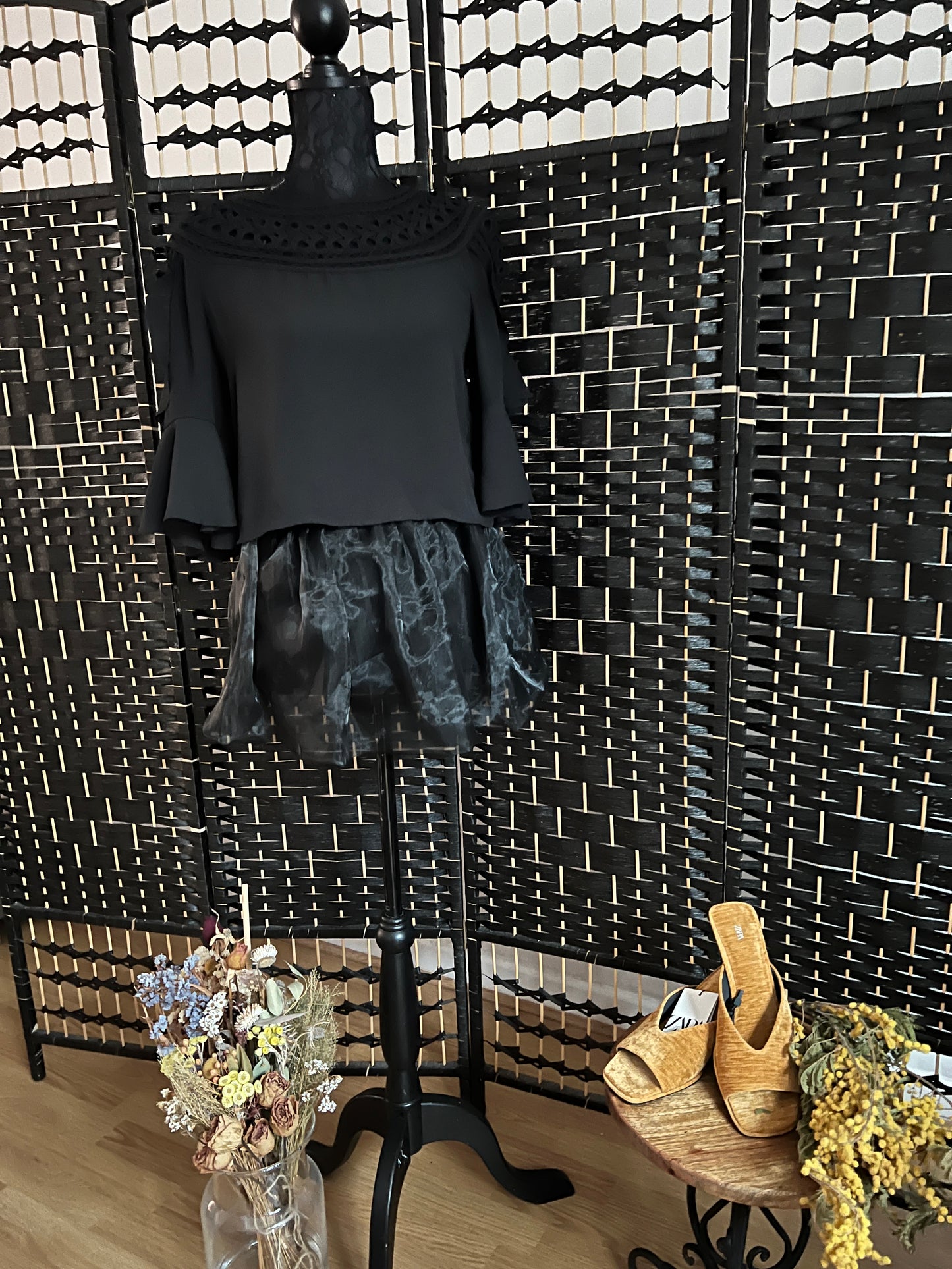 H&M Black Party Blouse Beautiful Shoulder Detail Used once Size S