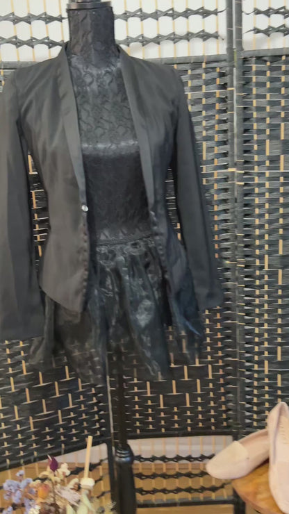 Miss Selfridge Black Short Tailored Blazer Used once Size XS/S